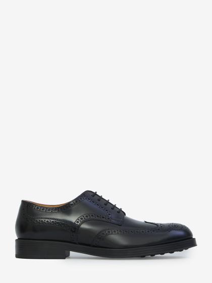 Scarpa stringata bucature